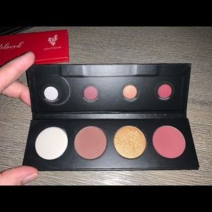 Younique eyeshadow bundle